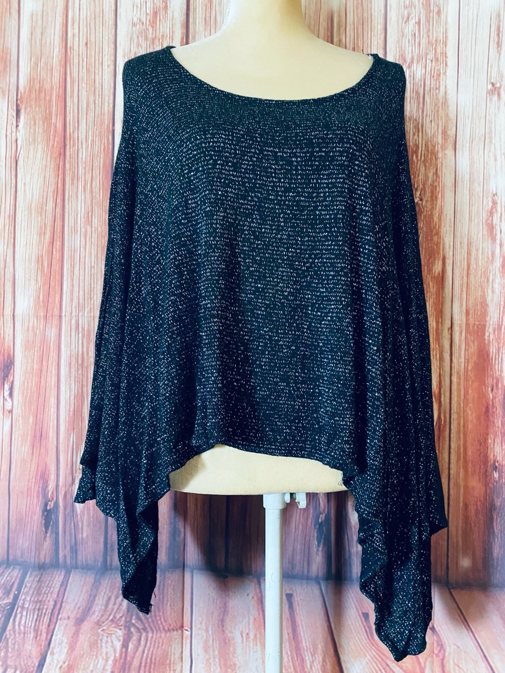 Women’s Large Shimmer Knit Black Silver Poncho Top Cropped Lightweight Soft